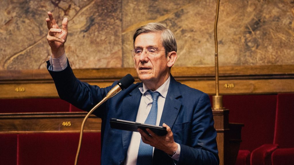"En l'état, je ne vois pas comment ce budget peut passer", prévient Charles de Courson, le rapporteur général de la commission des finances de l'Assemblée nationale