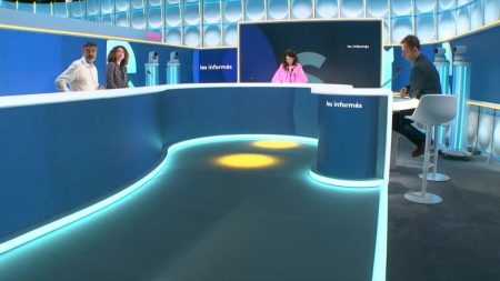 Climatisation et prix de l'avion face à la canicule, les ambitions de Gérald Darmanin pour le code pénal... Les informés du matin du jeudi 3 juillet

          Tous les jours, les informés débattent de l'actualité autour d'Agathe Lambret et Renaud Dély.
