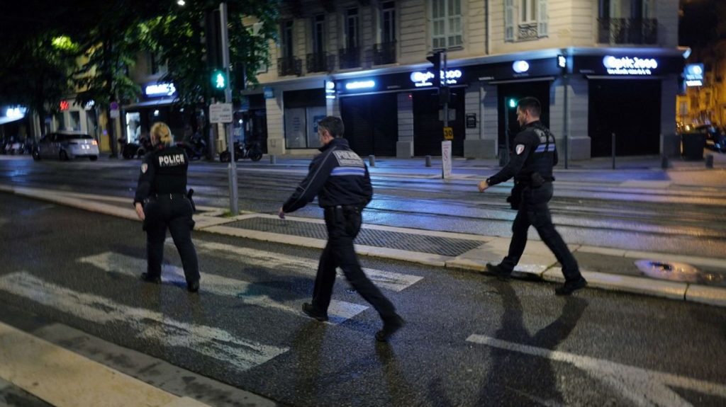 Couvre-feu à Nîmes : cette mesure, déjà imposée dans d'autres villes l'été, est-elle efficace contre la délinquance des mineurs ?