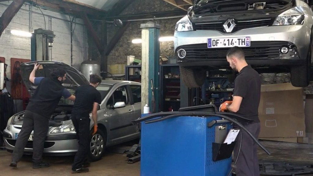 Départs en vacances : les garages font le plein