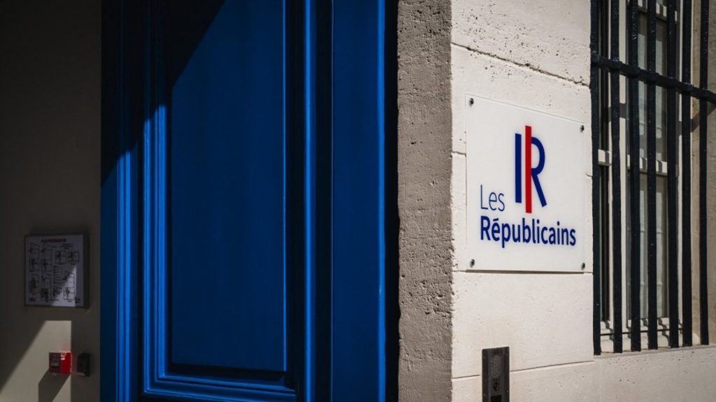 "Ces guerres me saoulent" : chez LR, le duel entre Michel Barnier et Rachida Dati pour la législative partielle à Paris fait craindre la défaite à droite