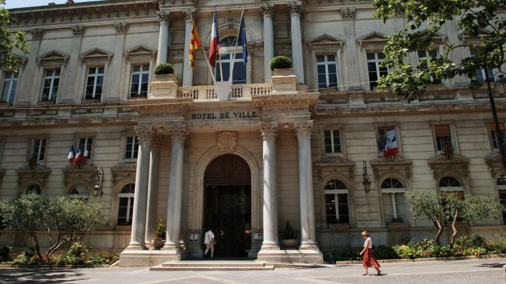 "Eugéniste positif et modéré" : après les propos d'un élu RN en conseil municipal d'Avignon, le PS saisit le préfet