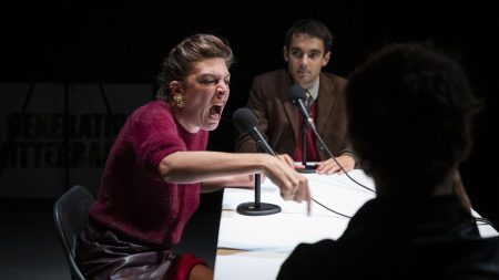 Festival d'Avignon : "Génération Mitterrand", ou la grande désillusion

          Cette comédie politique met en scène les électeurs de Mitterrand en 1981 et ce qu'ils sont devenus aujourd'hui