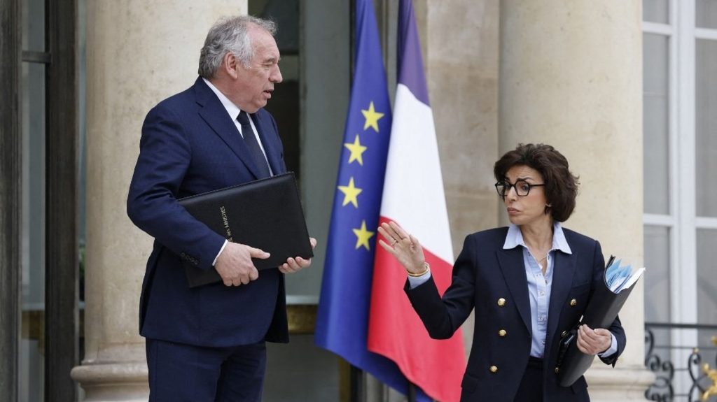 "Le respect de l'institution judiciaire est très important" : François Bayrou recadre Rachida Dati après sa virulente charge contre les magistrats