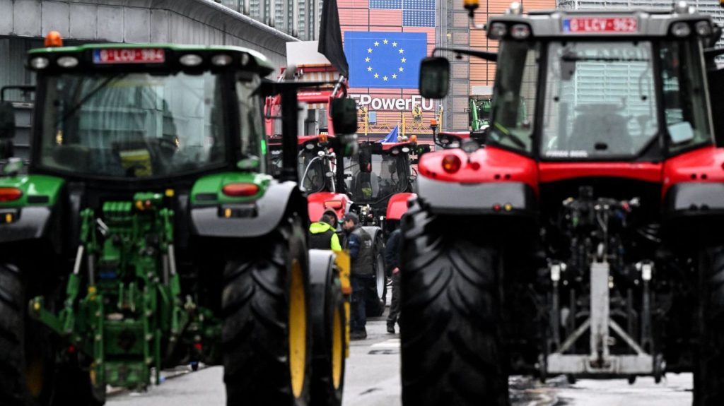 "Nous devons d'abord dépenser pour notre alimentation avant d'acheter des armes" : l'inquiétude du monde agricole avant la présentation du budget de la Commission européenne