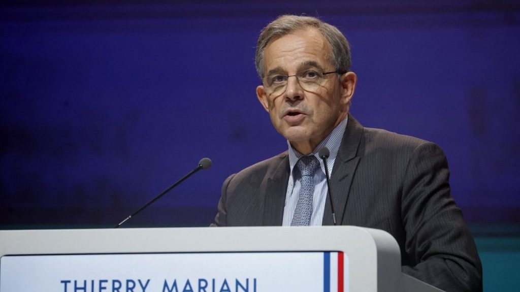 Législative partielle à Paris : l'eurodéputé RN Thierry Mariani sera candidat face à Michel Barnier et Rachida Dati