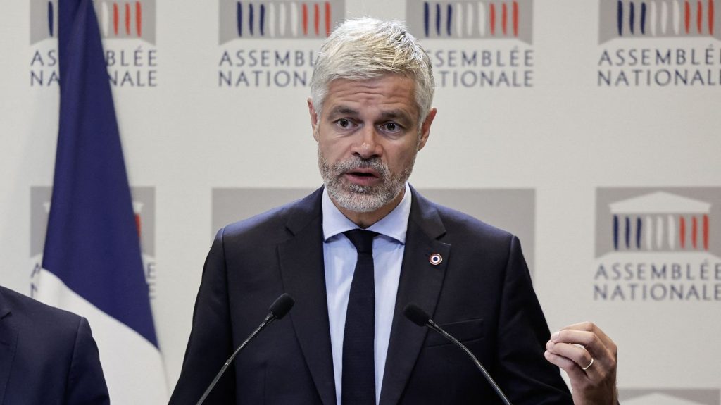 "Ça va dans le bon sens" : pourquoi Les Républicains ont mis leurs critiques en sourdine contre le plan d'économies de François Bayrou dans le budget 2026