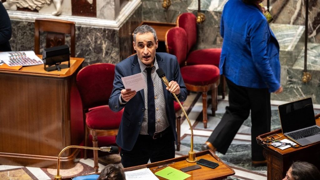 Loi Duplomb : les permanences de deux députés LFI et EELV dégradées en Gironde, le préfet ouvre une enquête après des "actes d'intimidation inacceptables"