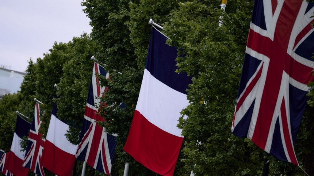 :
    Reportage




  



  




  
  "Avec Trump en travers de la route, on ne sait pas bien ce qu'il peut arriver" : la visite d'Emmanuel Macron à Londres très attendue par les Anglais