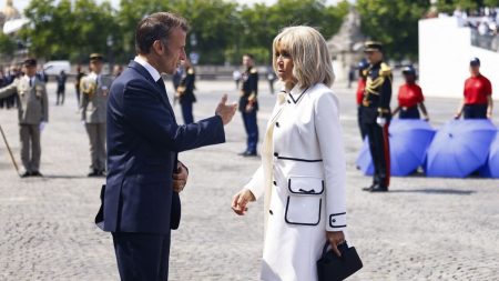 "Le recours à la justice était la seule voie restante" : Emmanuel et Brigitte Macron ont déposé une plainte pour diffamation aux Etats-Unis contre l'influenceuse Candace Owens