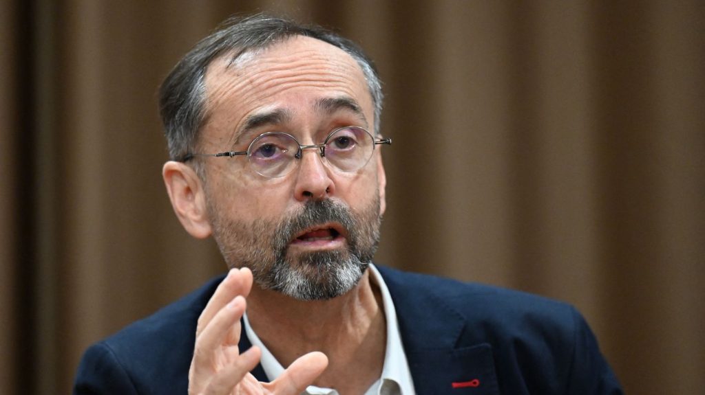 Municipales 2026 : le parti Les Républicains envisage de soutenir Robert Ménard à Béziers
