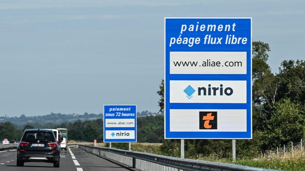 :
    le dernier publié



  



  




      

  

  
    
    Péages sans barrière : attention aux amendes, mais aussi aux arnaques

          Sur les autoroutes, les péages traditionnels avec des barrières sont souvent supprimés au profit de systèmes de paiement en ligne, dits en flux libre. Ils sont basés sur la reconnaissance des plaques d’immatriculation, avec un délai de 72 heures pour régler le trajet.
    
    

      
              
          Diffusé le 05/07
                      
            



  

  
  
    
        2min