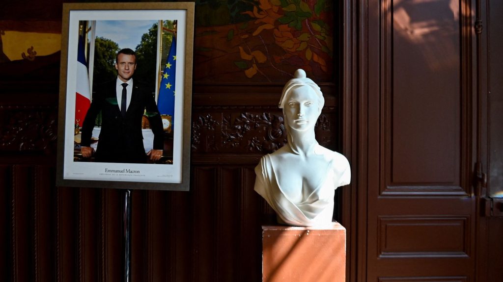 Pétition contre la loi Duplomb : Emmanuel Macron peut-il déclencher un référendum sur le texte adopté au Parlement ?