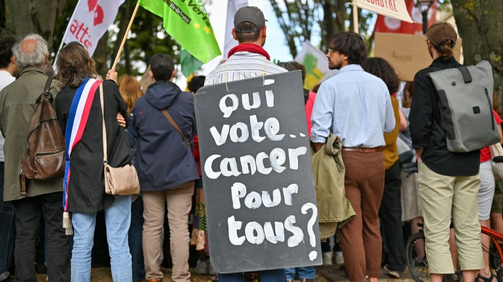 :
    Entretien




  



  




  
  Pétition contre la loi Duplomb : "En France, le pouvoir est extrêmement concentré et la participation citoyenne peu valorisée", selon Loïc Blondiaux