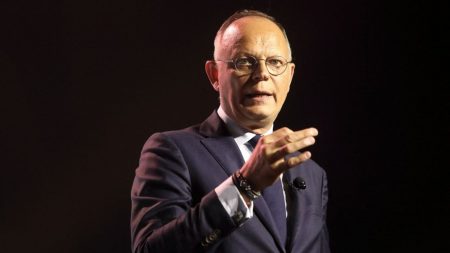 La plaignante qui accuse Edouard Philippe de détournement de fonds publics a aussi porté plainte contre X, pour violation du secret médical