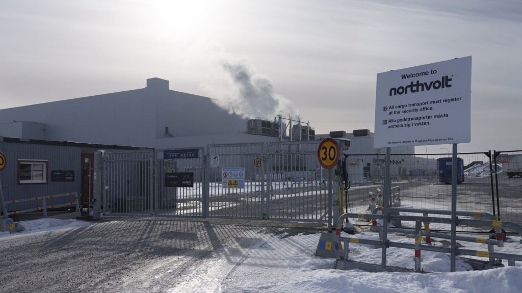 :
    le dernier publié



  



  




      

  

  
    
    Rachat de Northvolt : la plus grande usine européenne de systèmes de stockage d'énergie passe sous pavillon américain

          Le groupe Northvolt, spécialisé dans la fabrication de batteries pour véhicules électriques a fait faillite, croulant sous une montagne de dettes. Le géant américain Lyten rachète les activités polonaises de cette société suédoise.
    
    

      
              
          Diffusé le 02/07
                      
            



  

  
  
    
        3min