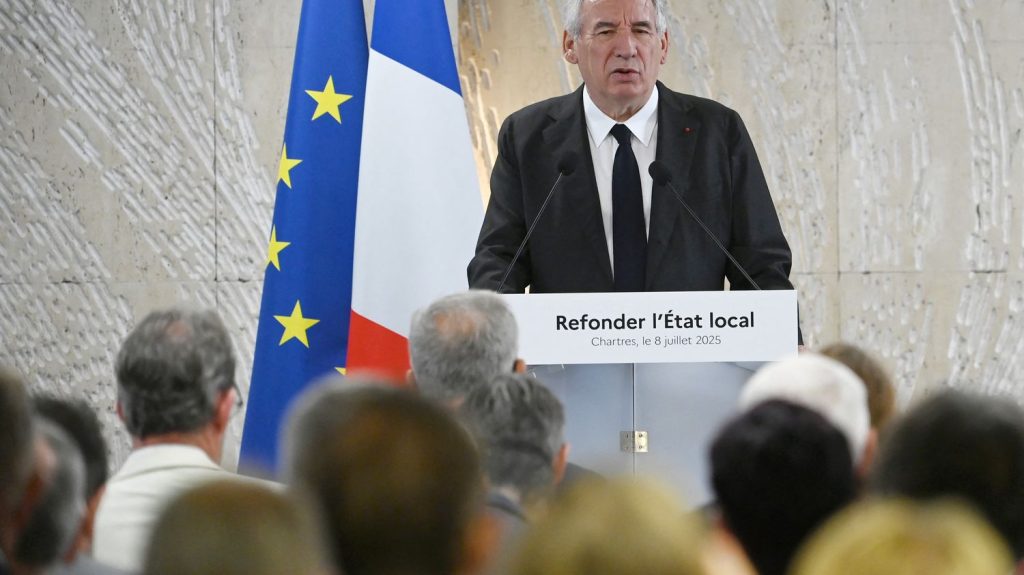 Avis obligatoire, subventions locales... Le gouvernement dévoile son plan pour renforcer le statut du préfet et en faire "le chef d'orchestre de l'action territoriale"