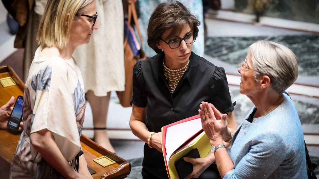 :
    le dernier publié



  



  


      

  

  
    
    Report de la loi sur l'audiovisuel public : un camouflet pour Rachida Dati, mais aussi manœuvre politique

          La réforme de l'audiovisuel public a été rejetée, lundi, dès l'entame des débats à l'Assemblée nationale. Le texte va désormais repartir en deuxième lecture au Sénat. Un coup du pour la ministre de la culture, qui cache aussi une manœuvre politique afin de contourner les amendements déposés par la gauche.
    
    

      
              
          Diffusé le 01/07
                      
            



  

  
  
    
        3min