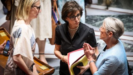 :
    le dernier publié



  



  


      

  

  
    
    Report de la loi sur l'audiovisuel public : un camouflet pour Rachida Dati, mais aussi manœuvre politique

          La réforme de l'audiovisuel public a été rejetée, lundi, dès l'entame des débats à l'Assemblée nationale. Le texte va désormais repartir en deuxième lecture au Sénat. Un coup du pour la ministre de la culture, qui cache aussi une manœuvre politique afin de contourner les amendements déposés par la gauche.
    
    

      
              
          Diffusé le 01/07
                      
            



  

  
  
    
        3min