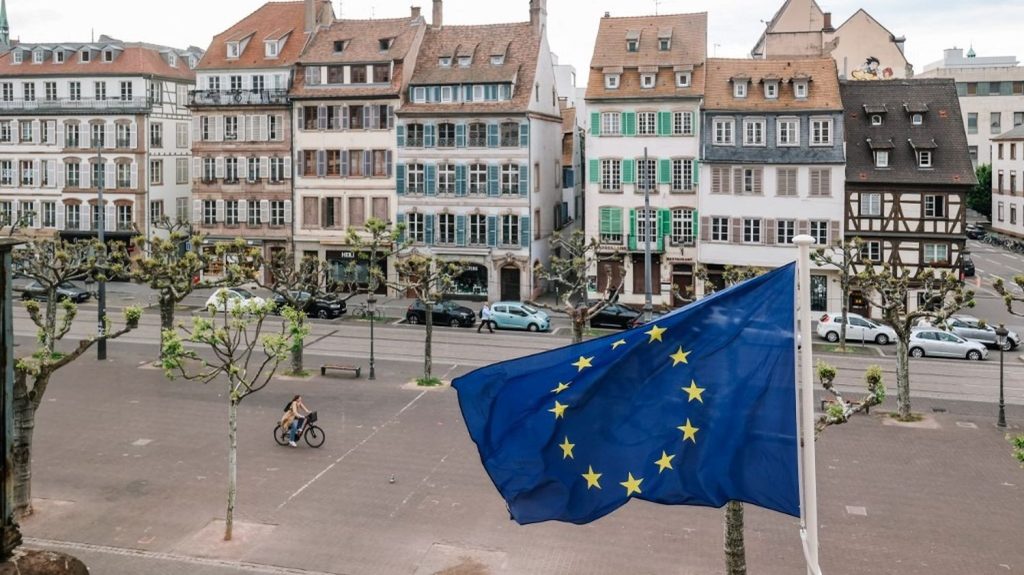 :
    Reportage




  



  




  
  Réseau de bus gratuit, parc flambant neuf, places réaménagées... Quand le financement européen permet aux villes de mener à bien des projets "qualitatifs"