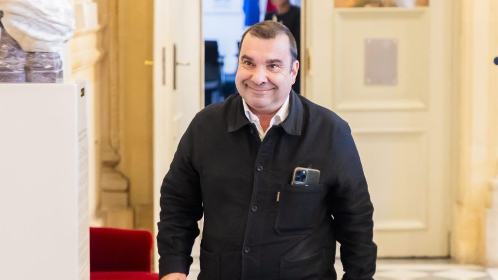 "S'il n'est pas d'accord avec la stratégie du gouvernement, qu'il parte de lui-même", lance Richard Ramos à Bruno Retailleau