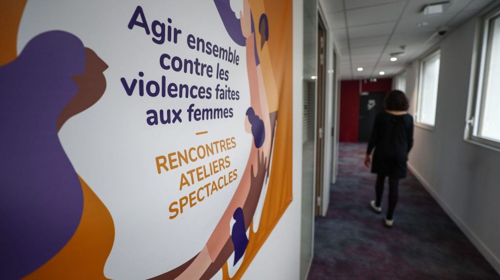 Le Premier ministre appelé à "sanctuariser" les financements de la lutte contre les violences faites aux femmes