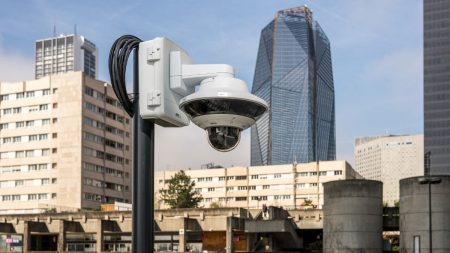 :
    Édito



  



  




      

  

  
    Sécurité : la gauche face à ses contradictions à l’approche des municipales

          La gauche tente de regagner en crédibilité sur la sécurité, un thème longtemps jugé tabou dans son camp. Les différentes déclarations autour de l'armement de la police municipale et de la vidéosurveillance montrent néanmoins qu'elle reste divisée et fragilisée.