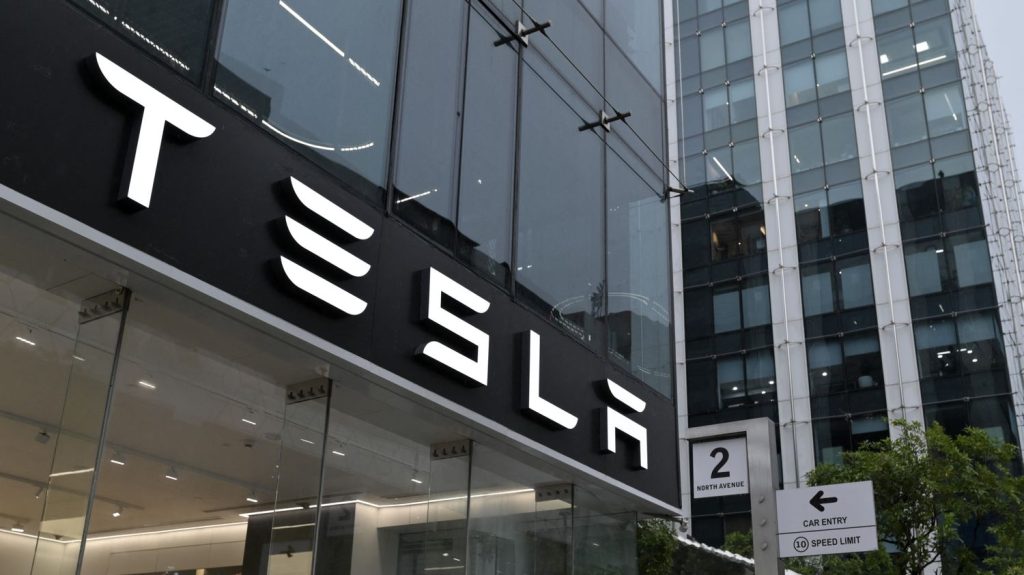 Tesla chute à Wall Street après la publication de mauvais chiffres au printemps, Elon Musk annonce "quelques trimestres difficiles"