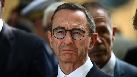 La caserne de gendarmerie de Chablis, dans l'Yonne, ciblée par des tirs à l'arme de chasse, dénonce Bruno Retailleau
