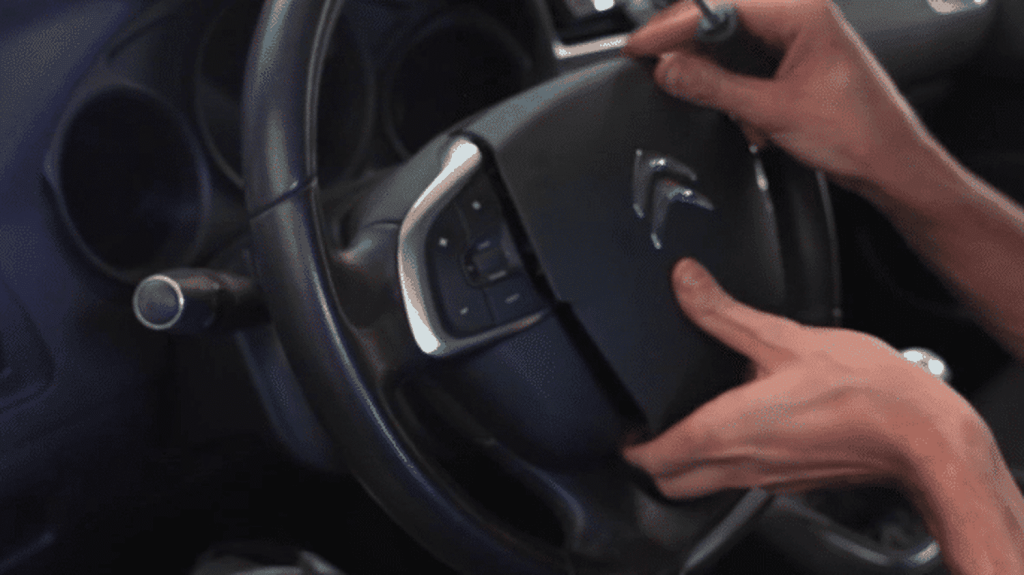 Airbags Takata : l'UFC-Que Choisir lance une action de groupe contre le constructeur Stellantis