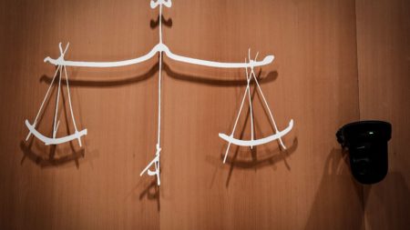 Agression d'un maire en Isère : le suspect sera présenté à un juge d'instruction dimanche au sortir de sa garde à vue