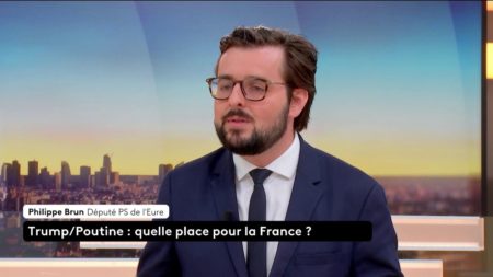 "Si François Bayrou souhaite ouvrir le dialogue et que la France ait un budget, alors il doit changer radicalement de posture", affirme Philippe Brun, député du PS dans l'Eure.