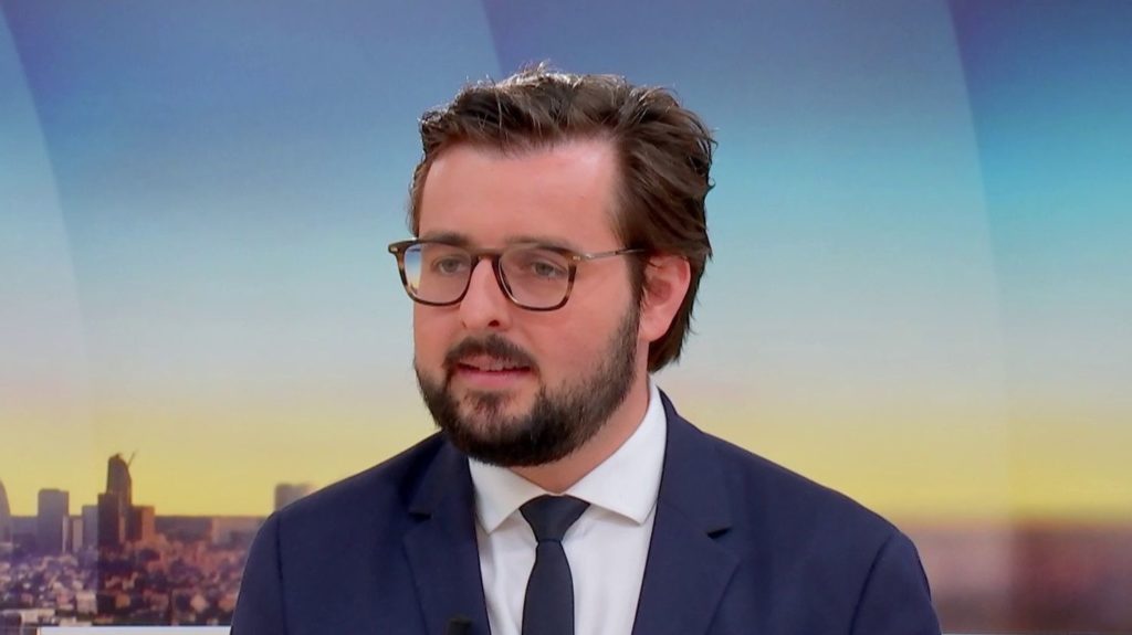 "Si François Bayrou souhaite ouvrir le dialogue et que la France ait un budget, alors il doit changer radicalement de posture", affirme Philippe Brun, député du PS dans l'Eure.