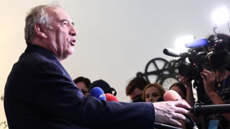 Budget 2026 : le Premier ministre n'entend pas toucher aux deux jours fériés spécifiques de l'Alsace-Moselle