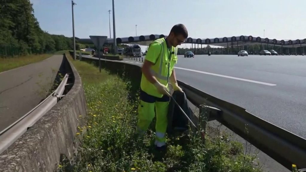 Chassé-croisé : les Français jettent leurs déchets sur l'autoroute