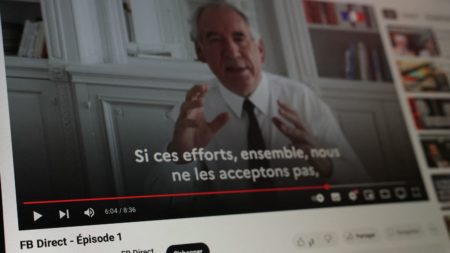 :
    Vidéo




  



  




  
  "C'est le moment où tout va se jouer" : François Bayrou lance une chaîne YouTube pour expliquer les choix du gouvernement pour le Budget 2026