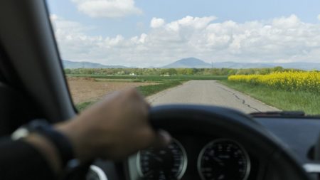 "En quelques secondes, on est passées de 130 km/h à l'arrêt" : ce que l'on sait des "freinages fantômes", suspectés d'être à l'origine d'accidents de voitures