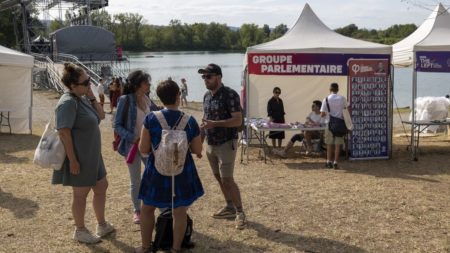 "Le programme, rien que le programme" : aux universités d'été de La France insoumise, militants et élus conspuent le reste de la gauche