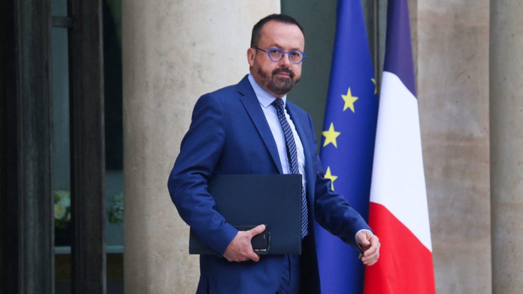 Loi Duplomb : le ministre de la Santé demande "une réévaluation par les autorités sanitaires européennes sans délai de l'impact sanitaire de l’acétamipride"