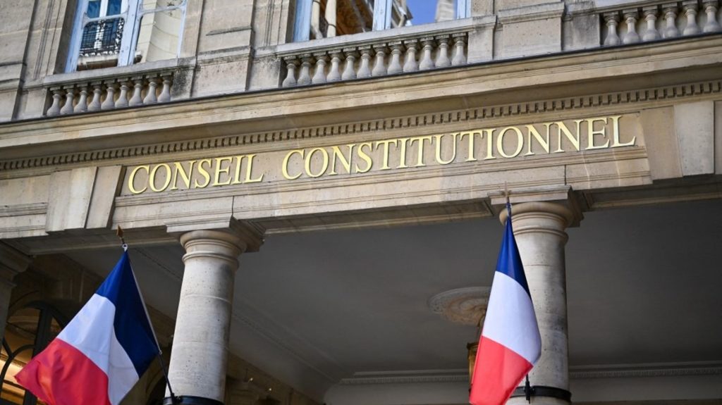 Loi Duplomb : le Conseil constitutionnel censure la réintroduction de l'acétamipride, un pesticide interdit, au nom de la Charte de l’environnement