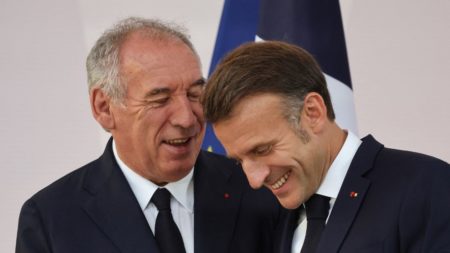Emmanuel Macron juge que François Bayrou a "les capacités" pour tenir jusqu'en 2027 et répète qu'il ne veut pas de nouvelle dissolution