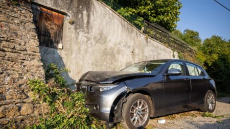Maire agressé en Isère : "sourire sadique", "tenue commando"… Ce que l'on sait après la mise en examen du suspect
