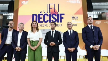 :
    Reportage




  



  




  
  "Rien ne peut émerger de solide de ce Parlement" : à l'université d'été du Medef, les chefs de partis se projettent déjà dans l'après-Bayrou