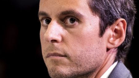 Mort de Jean Pormanove : Gabriel Attal propose des tests d'"addiction aux écrans" et des vidéos "en noir et blanc"