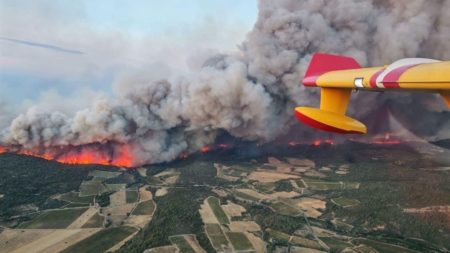 :
    Podcast



  



  




      

  

  
    Le plus gros incendie de l'été, François Bayrou podcasteur et l'âge officiel de la vieillesse : ça dit quoi ce 6 août ?
          Ce mercredi 6 août, l'Aude connaît ce qui s'annonce comme le plus gros incendie de l'été, François Bayrou lance une série de podcasts et de vidéos et des chercheurs ont établi l'âge auquel le corps humain commence à vieillir.
