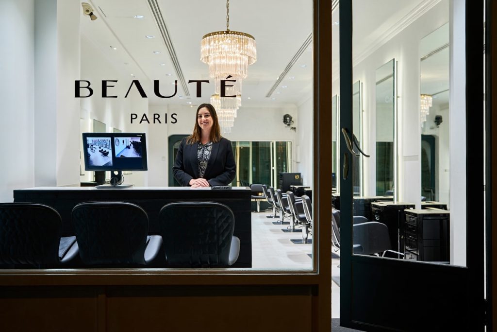Sabrina Bensoltane : la gérante controversée du salon Glow House au cœur du scandale