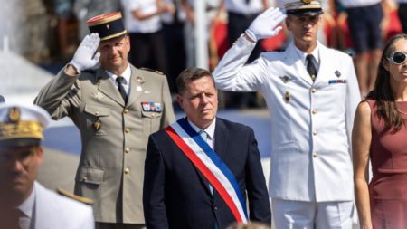 À Saint-Raphaël, une stèle installée par le maire LR en hommage aux victimes des "totalitarismes communistes" indigne le PCF
