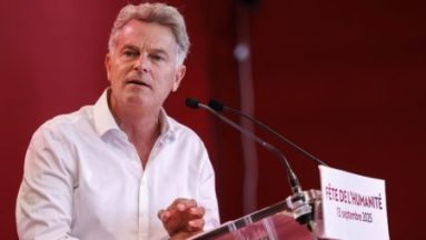 "Le bloqueur en chef, c'est Emmanuel Macron !", lance Fabien Roussel lors de son discours à la Fête de l'Humanité