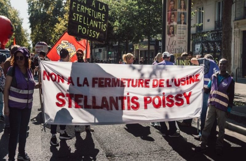 Pourquoi la fermeture temporaire de l'usine de Poissy de Stellantis, qui met 2 000 salariés au chômage partiel, suscite l'inquiétude