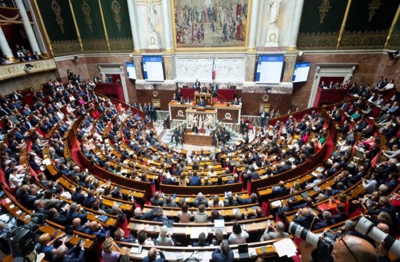 :
    Récit




  



  




  
  "On n'a pas forcément envie de danser sur des cendres" : le jour où le gouvernement de François Bayrou a été renversé